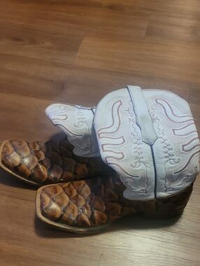 Men's Two-Tone Western Cowboy Boots in White and Brown